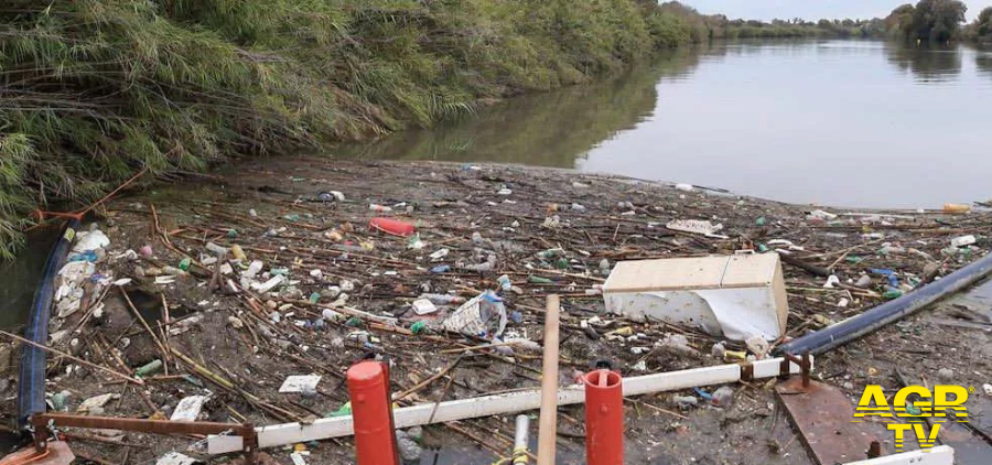 barriere antiplastica sul corso del Tevere