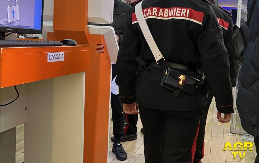 Roma, denunciato il titolare di una sala giochi per il possesso di un'ascia, sequestrata dai Carabinieri