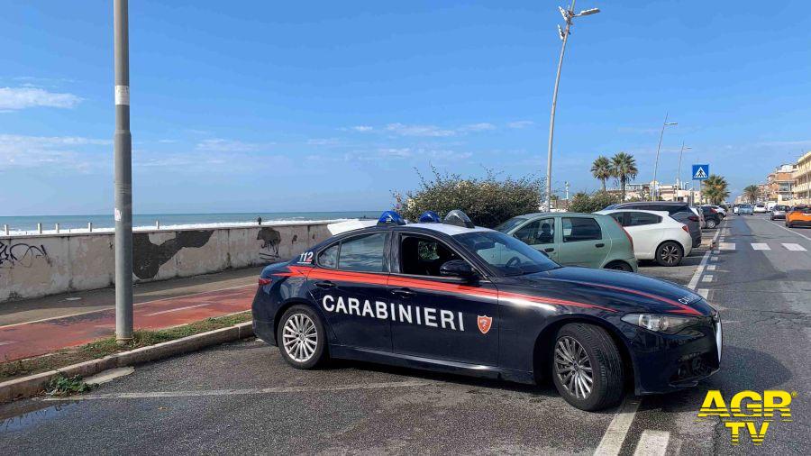 Ostia, posti di blocco sul lungomare di Carabinieri, arrestato pusher, sanzionato esercente per furto di energia elettrica