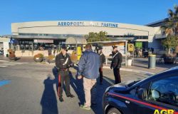 Ciampino, stava andando a prendere clienti in aeroporto, fermato tassista con una dose di cocaina, sequestrato il Taxi