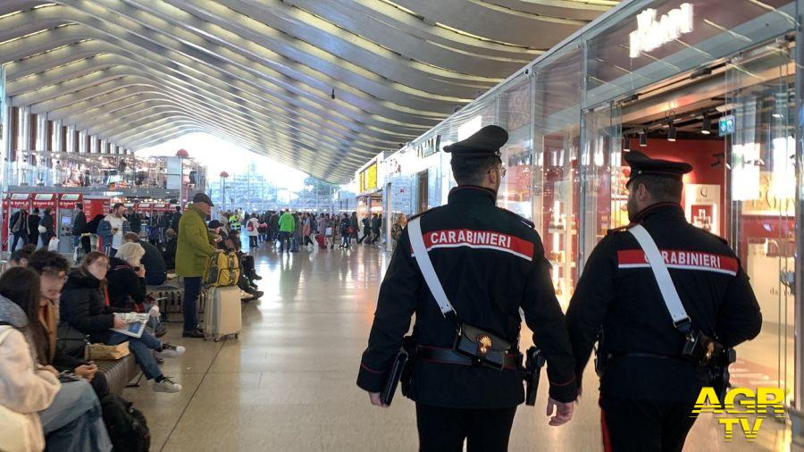 Carabinieri controlli area stazione Termini