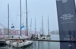 Vela, partita da Venezia il Marina Militare Nastro Rosa 2024, la regata più lunga del Mediterraneo