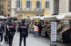 Roma, shopping per le vie del centro con carte di credito, quattro arresti per uso indebito