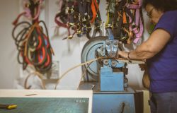 Giuseppina Altieri — lavorazione cuoio ph. CNA Viterbo