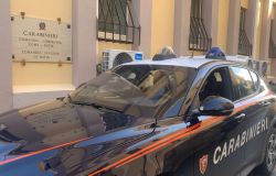 Ostia, Carabinieri intercettano 4 ladri d'appartamento in auto, bloccati tentano la fuga a piedi, due arresti con lo spray urticante