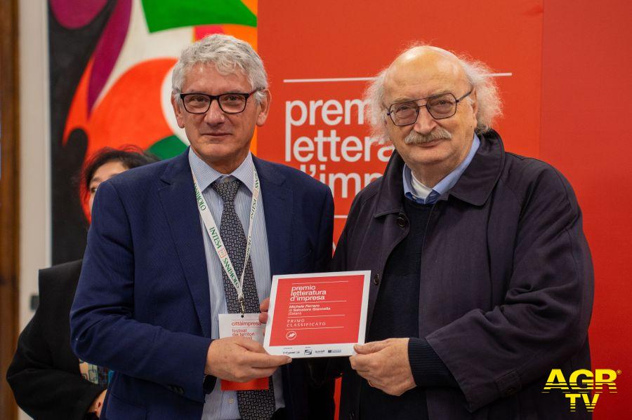 Bergamo, Premio Letteratura d'Impresa la consegna della targa a Salvatore Giannella