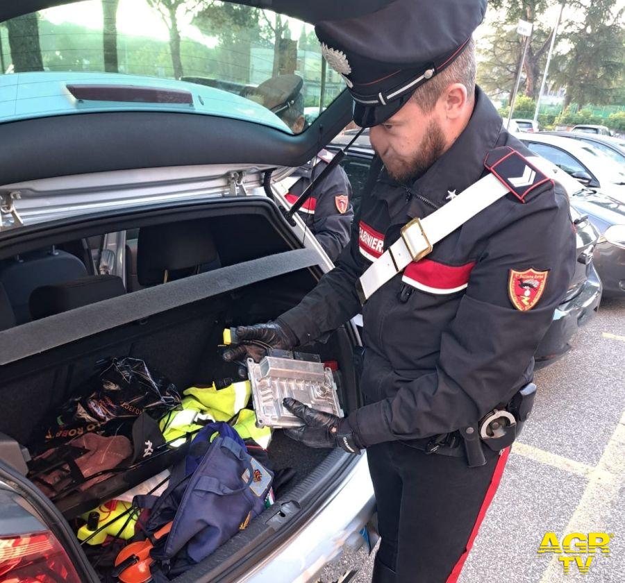 Carabinieri dispositivi elettronici sequestrati