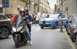 Firenze. Furto con destrezza ad una turista 70enne: la Polizia di Stato arresta 3 cittadini di origine magrebina