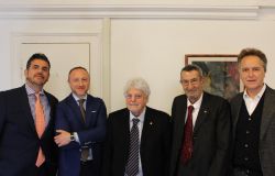 Al centro Tommaso Polidoro, da sinistra: G.Cassano, Direttore DSG della ESE, L. Gabriele, Presidente Consumerismo.it, V.Franceschelli, Vicepresidente del CNU presso AGCOM, M.Staderini, AGCOM