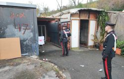 Carabinieri controlli campo nomadi via Candoni