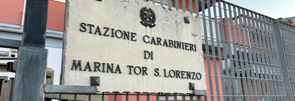 Tor San Lorenzo, fratello e sorella di etnia rom rompono il vetro di un auto, i Carabinieri li inseguono ed arrestano la donna