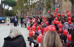 Roma, marcia contro la violenza sulle donne, per le strade di San Basilio docenti e studenti dell'Istituto Zaveria Cassia