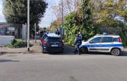 Roma, in manette rom 36enne, avrebbe tentato di investire un agente della polizia locale per continuare la fuga