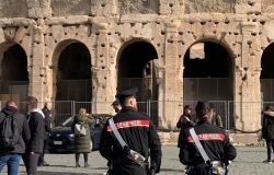 Roma, rapinano turista tedesco puntandogli il coltello alla nuca,4 tunisini nella rete dei Carabinieri