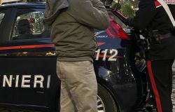 Roma, aggredisce la ex compagna ed il padre di lei a calci e pugni, obbligo di dimora per l'aggressore fermato dai Carabinieri