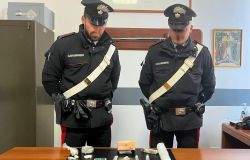 Santa Marinella, in un doppio fondo dietro la lavatrice nascondeva 600 gr. di hashish, arrestato 24enne