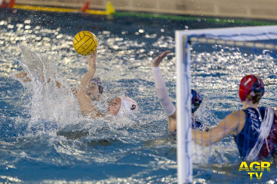 Pallanuoto femminile, la SIS Roma vince 12-11 con l'Orizzonte Catania il big match della serie A1 e resta sola in testa alla classifica