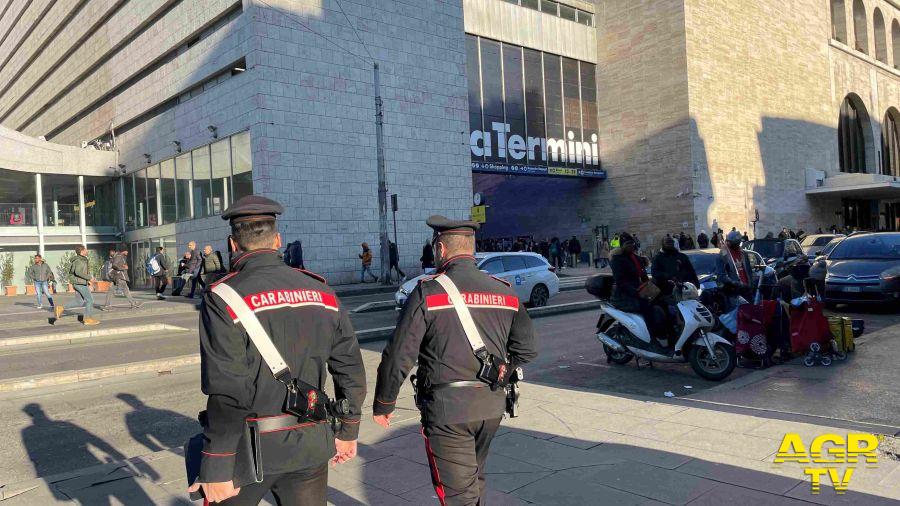 Carabinieri controlli Roma Termini