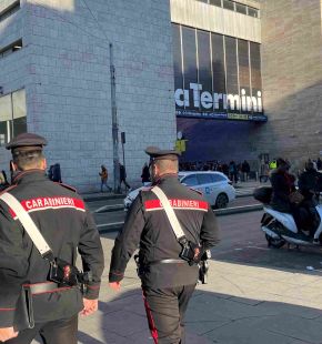 Roma Termini, rapinato anche un clochard, fermata una donna 38enne