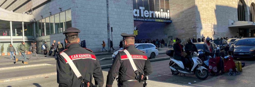 Roma Termini, rapinato anche un clochard, fermata una donna 38enne