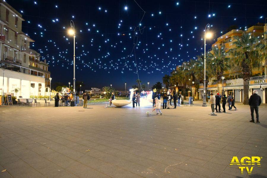 Piazza Anco Marzio nel momento dell'accensione delle luminarie