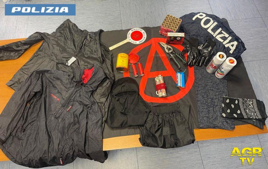 Polizia materiale esplodente sequestrato