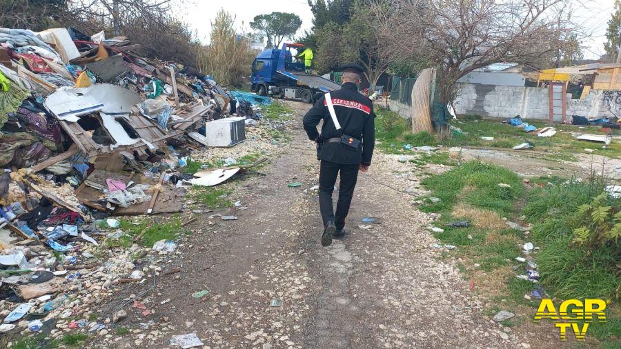 Guidonia, blitz all'alba delle Forze dell'Ordine al campo nomadi di Albuccione, 130 persone sfollate