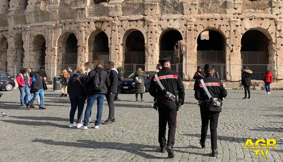 Carabinieri controlli antiborseggio nel centro