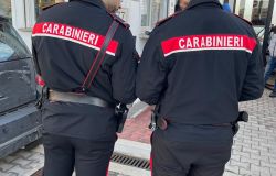 Roma, controlli dei Carabinieri in periferia,  peruviano denunciato per furto, sanzioni al titolare di un autolavaggio