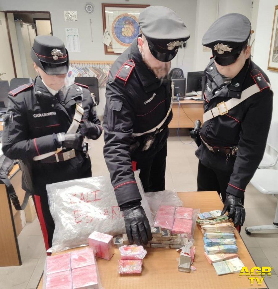 Carabinieri la droga sequestrata