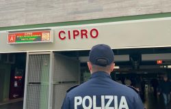 Polizia controlli metropolitane e stazioni