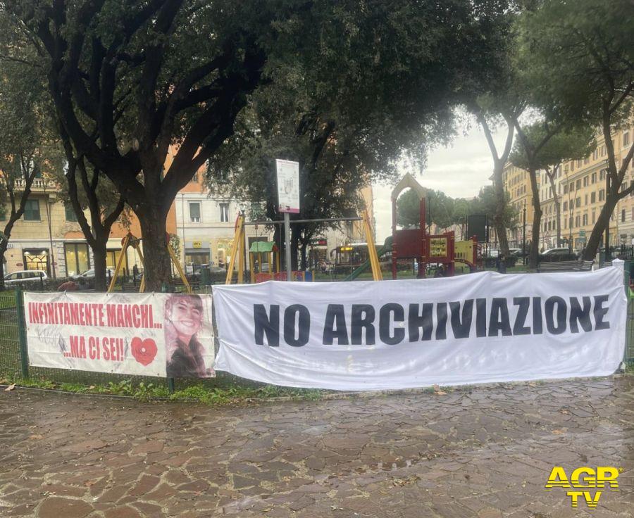 La protesta in piazza Re di Roma