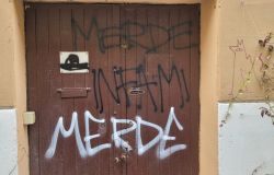 Roma s. lorenzo le scritte suii muri inneggianti all'odio