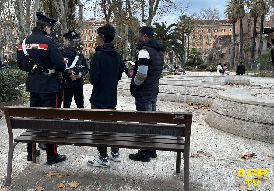 Carabinieri controlli nel centro Esquilino Terrmini