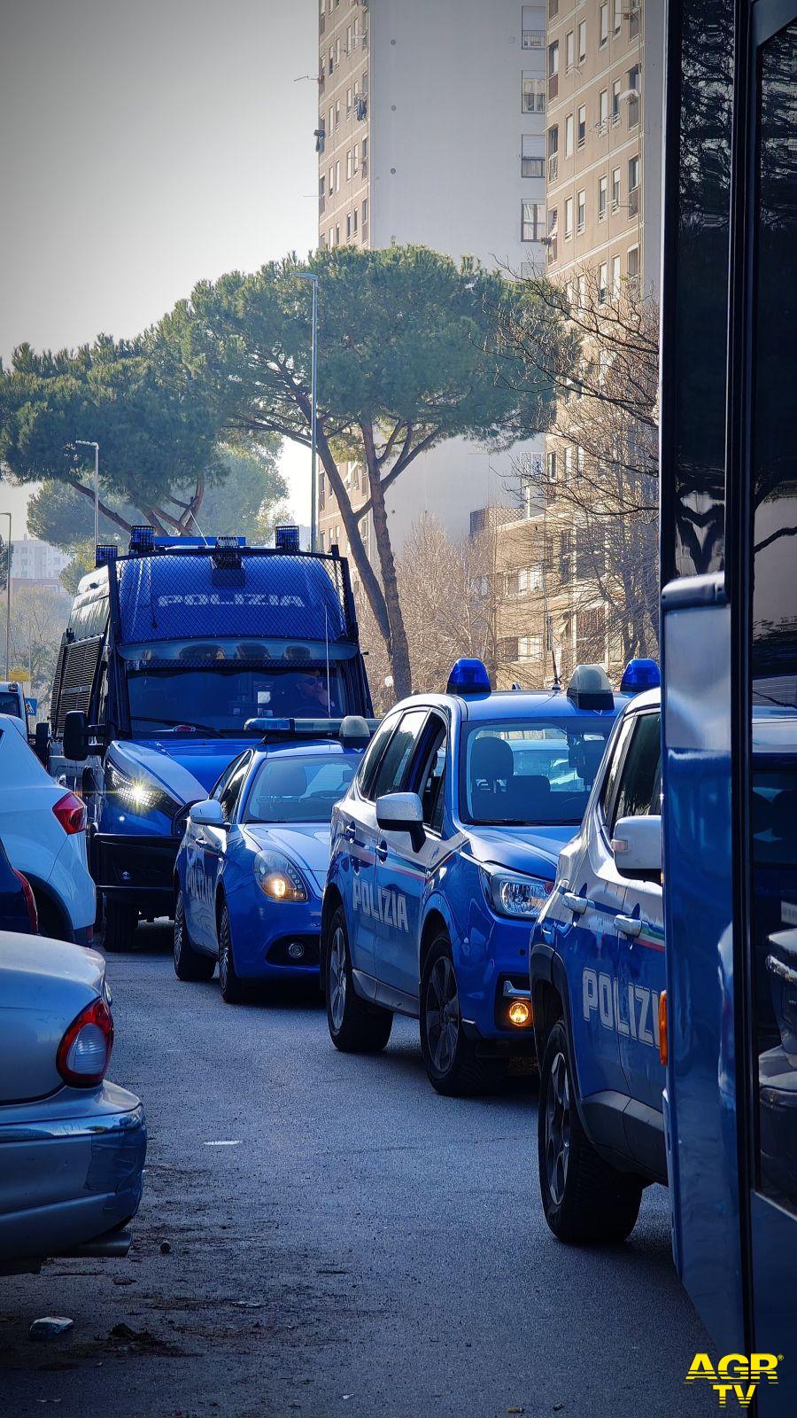 Polizia presidia quartiere Quarticciolo