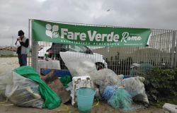 Mare d'Inverno raccolta rifiuti spiaggia Fiumicino