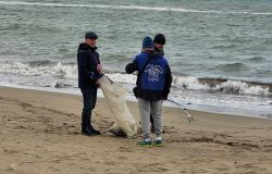 Mare d'Inverno raccolta rifiuti