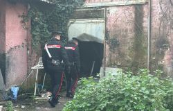 Carabinieri i militari intervernuti sgombero occupanti abusivi