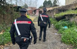 Carabinieri i militari intervernuti sgombero occupanti abusivi