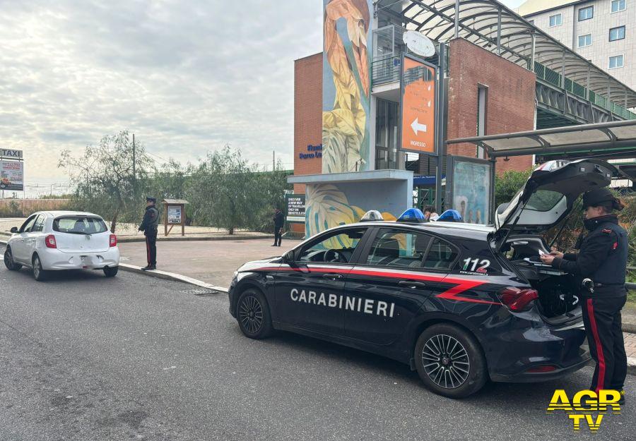 Carabinieeri controlli area commerciale Fiumicino