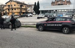 Artena, fermata coppia, arrestato 39enne per resistenza e porto abusivo di una pistola, denunicata la donna