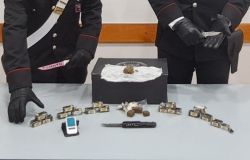 Guidonia - Carabinieri arrestano un 24enne per detenzione ai fini di spaccio. Sequestrati 501 grammi di hashish e materiale per il confezionamento