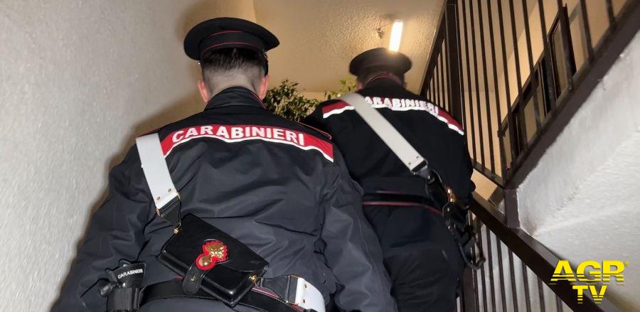 Pomezia, in manette padre e figlio trovati in possesso di 20 mila euro falsi, una scacciacani senza tappo rosso e munizioni