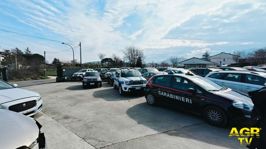 Segni, blitz dei Carabinieri in un centro di autodemolizione, sequestrati 275 automezzi