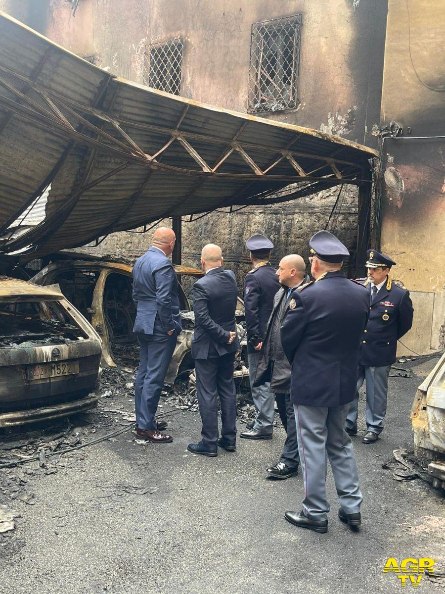 Sopralluogo del Questore Massucci al Commissariato di Albano dopo incendio automezzi