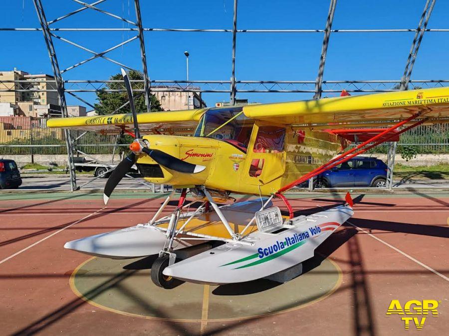 Un idrovolante a Torre Annunziata : "Posso volare anch'io?" battesimo del volo per gli studenti del Marconi-Galilei