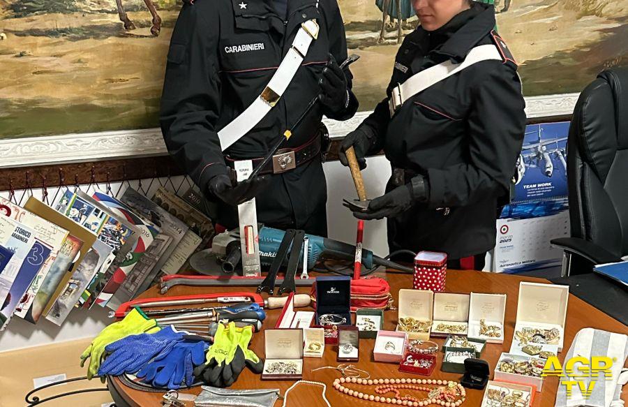 Carabinieri refurtiva recuperata ed attrezzi per furto sequestrati