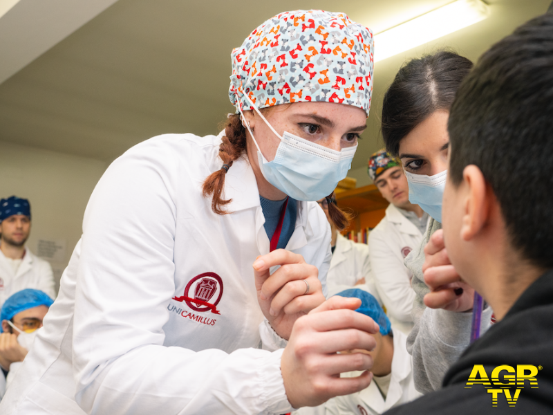 Ogni anno UniCamillus sceglie di collaborare con una scuola di una zona limitrofa alla sede dell’Ateneo