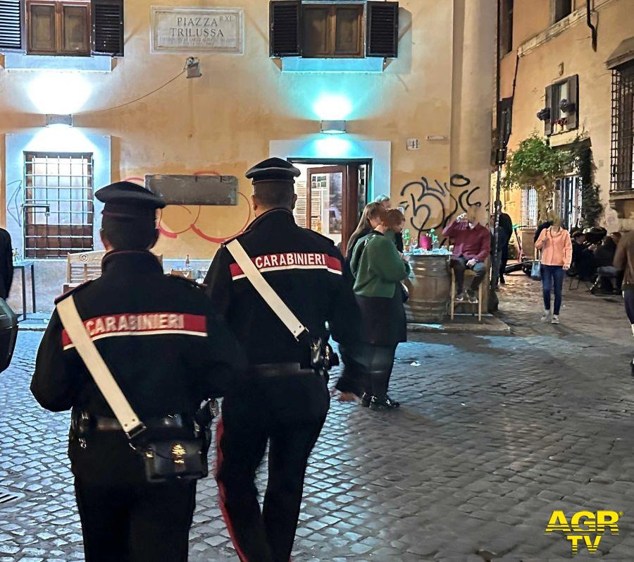 Carabinieri controlli serali  negli esercizi commerciali