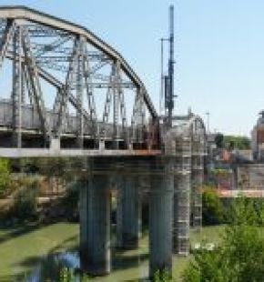Roma, ponte dell'Industria, iniziate le operazioni per il montaggio degli arconi Roma, ponte dell'Industria, iniziate le operazioni per il montaggio degli arconi